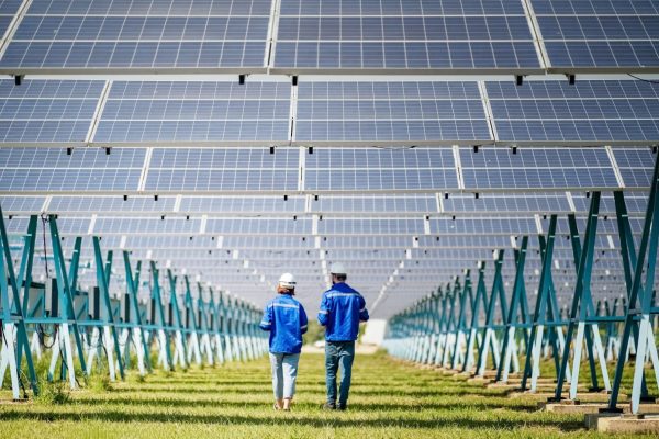 maintenance-engineer-solar-energy-systems-engineer-perform-analysis-solar-panels-engineer-service-e1686676020595.jpg